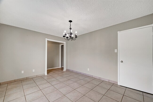 Photo - 16614 Blackhawk Blvd