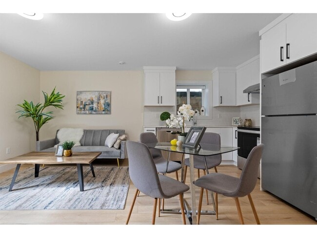 Photo - 20162-20182 82 Ave