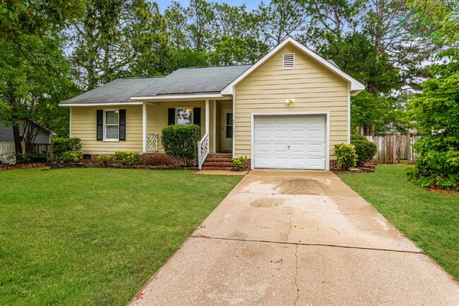Building Photo - Recently updated 3 bedroom home with a fenced backyard!