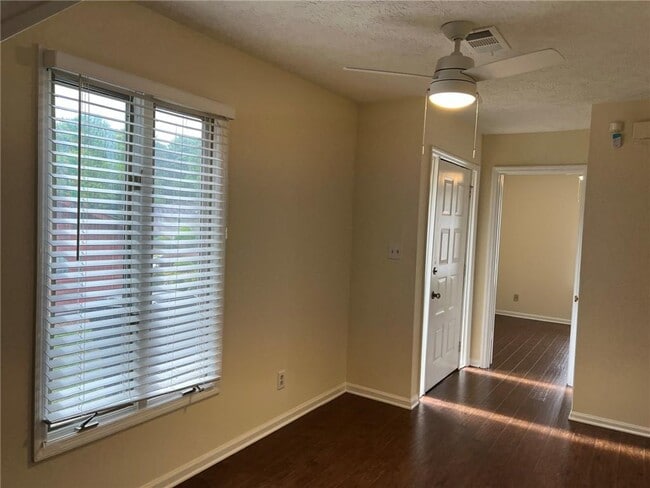 Photo - 1717 Wynndowne Trail