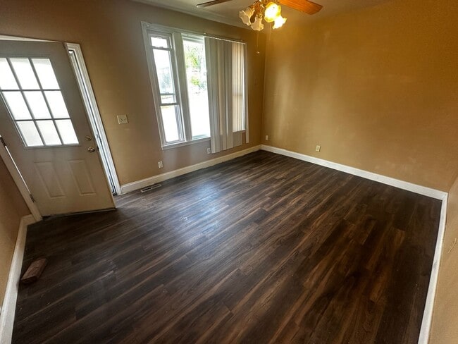 Building Photo - 1106 Olive St Unit 1106 Olive St. St. Joseph, MO 64503