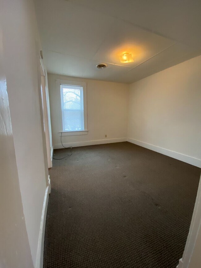 Building Photo - Spacious One Bedroom on the Northside Unit 10 Rental