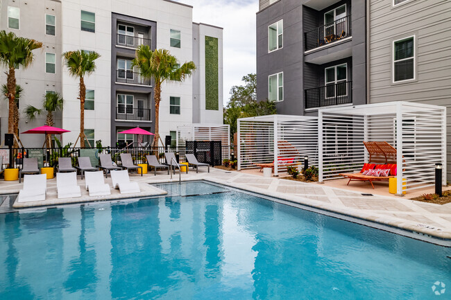 The Accolade Collegiate Village West Apartments | University of Central ...