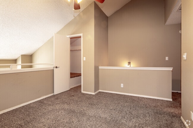 1BR, 1.5BA Townhouse - Loch Ness