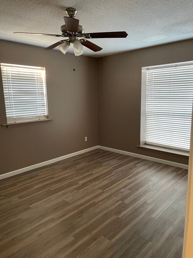Photo - 1635 Newport Pl Unit 11