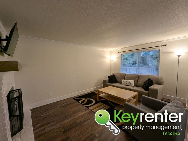 Photo - Modern 3 Bedroom, 2.5 Bathroom Fully Furnished Puyallup Duplex in Prime Location