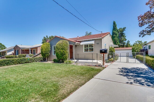 Photo - 1940's Quaint 2 Bedroom Single Story Home off of Hedding Street with Modern Amenities & Great Bac...