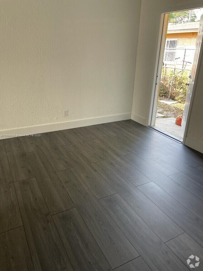 Building Photo - 522 NW 13th Ave Unit 2 Rental
