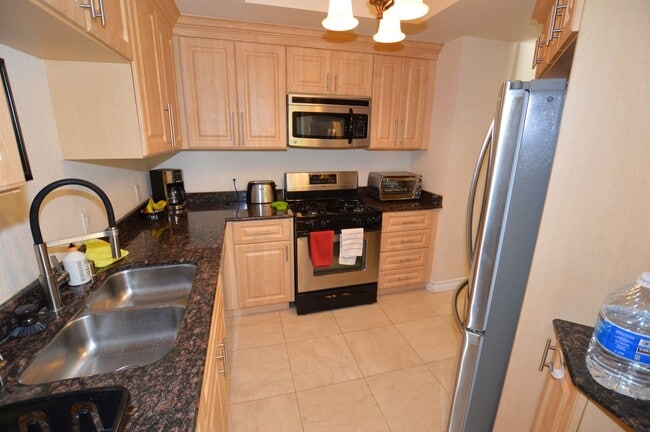 Photo - Fully Furnished, 1 Bd / 1 Ba Luxury Condo Unidad 229