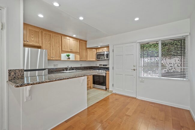 Kitchen - 271 S Church Ln Unit 271