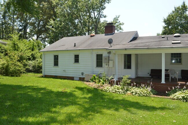 Photo - 3 Bed/2 Bath Home Right Next to Walker Golf Course!