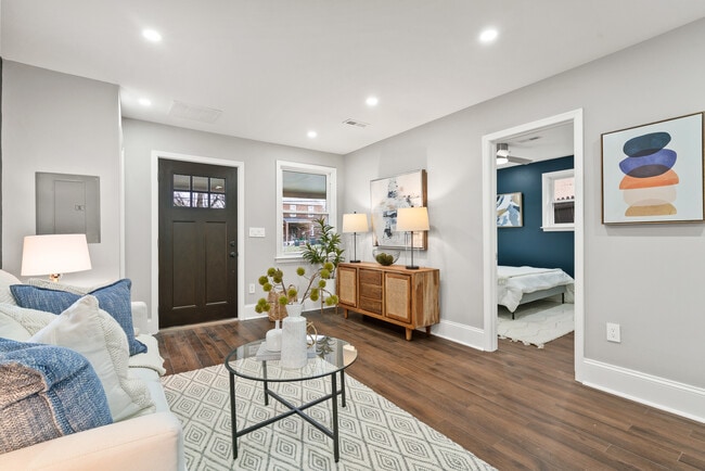 Living room - 612 44th St NE