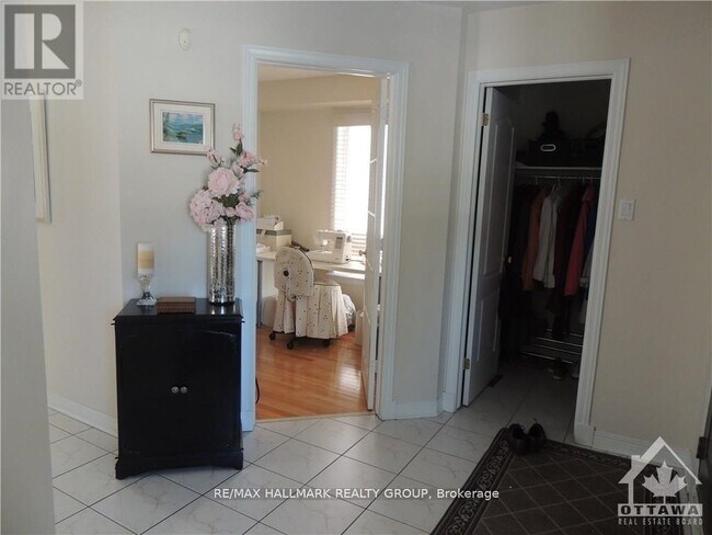 Photo - 15 Bondar Way