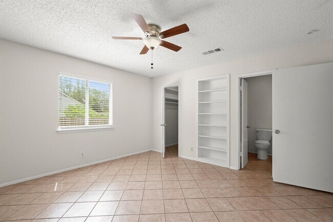 Photo - 1404 Valleyridge Cir