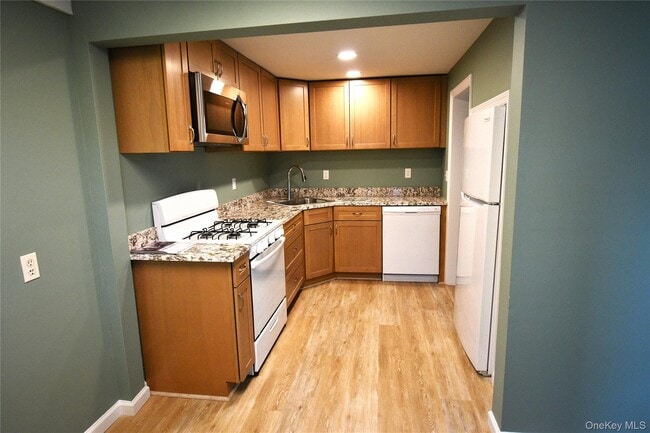 Photo - 70 N Woodhull Rd