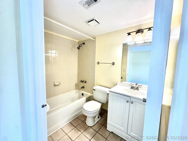 206 Palm Cir W Unit 206