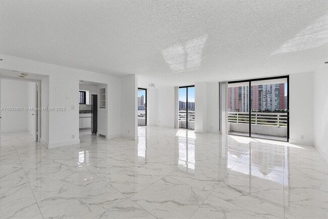 Photo - 3300 NE 192 St Unidad 813