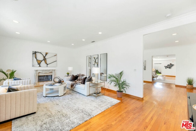 109 N Maple Dr