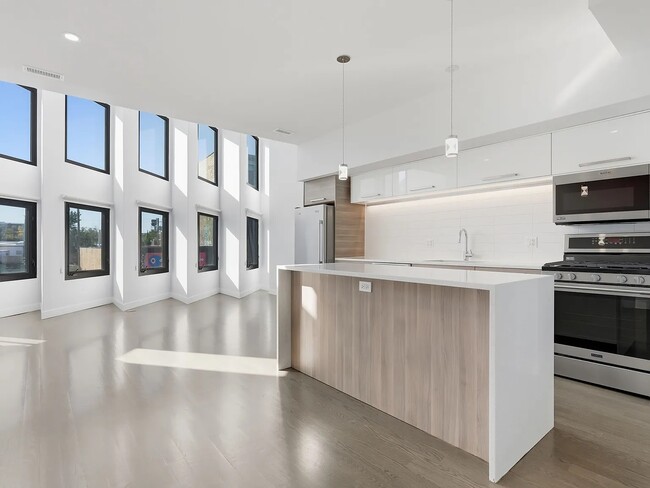 Photo - 2012 W Grand Ave Unit 2F