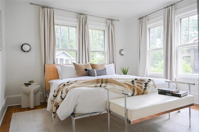 Photo - 1085 Hardee St NE