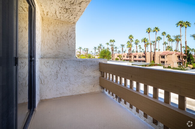 2BR, 2BA - 1,005SF - Balcony