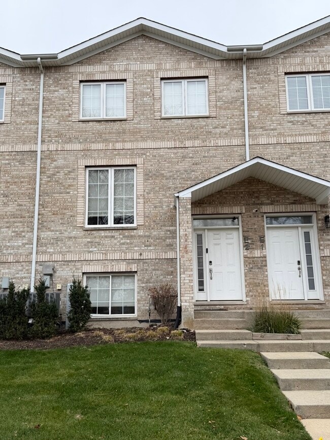 Photo - 183 N Des Plaines River Rd