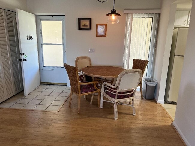 Dinning - 1860 Robalo Dr Unit 3