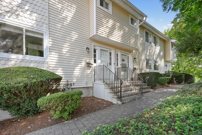 Building Photo - 75 Cos Cob Ave Rental