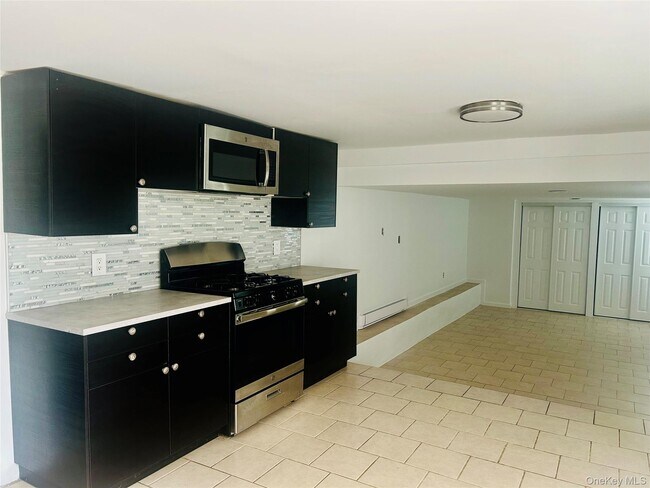 105 Mitchell Ave Unit Garden level