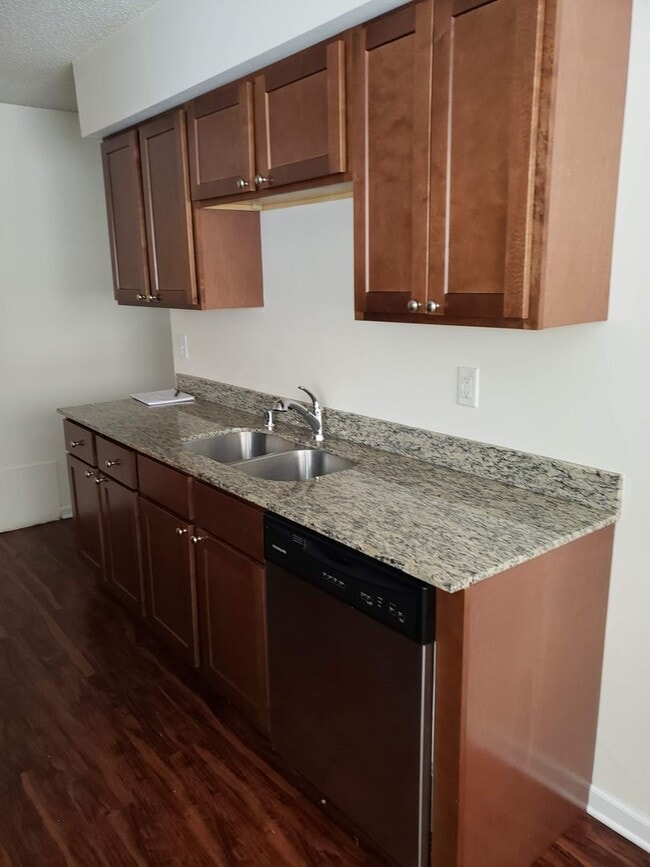 Photo - Riverwood 6425
