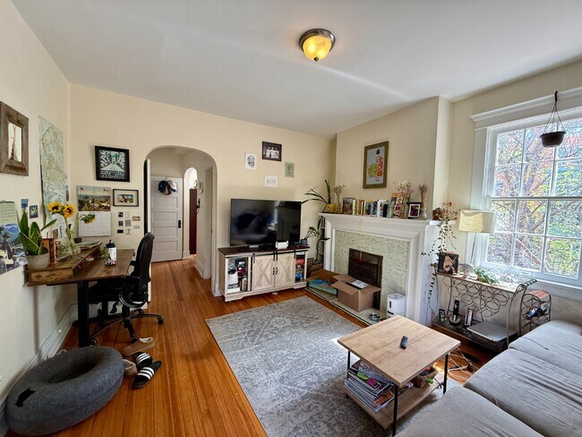 Photo - 1 bedroom apartment with private balcony! Unit 4