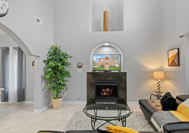 Photo - 1401 W 40th St
