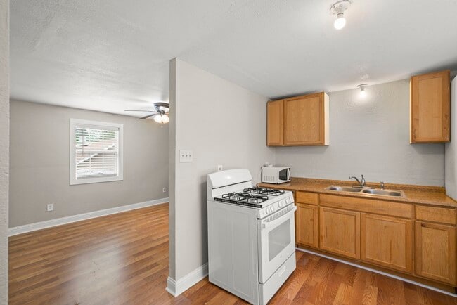 Photo - 303 Linwood St Unit 1/2