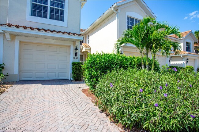 Photo - 1295 Henley St Unidad 1205