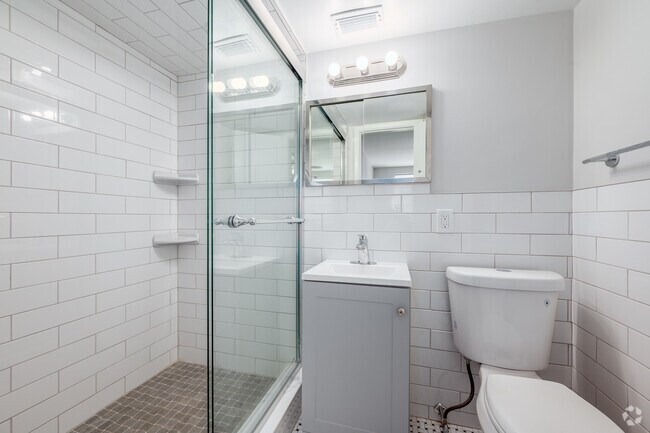 Luxury Suite - 2,600SF - Second Bathroom - Embassy House