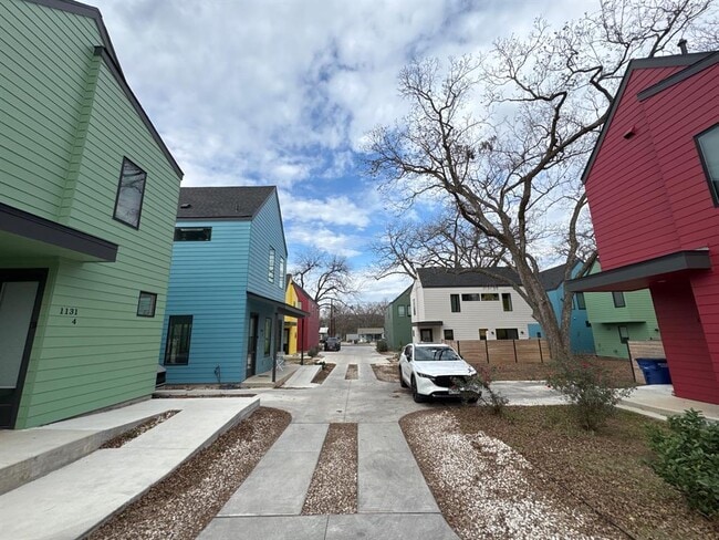 Photo - 1131 Walton Ln