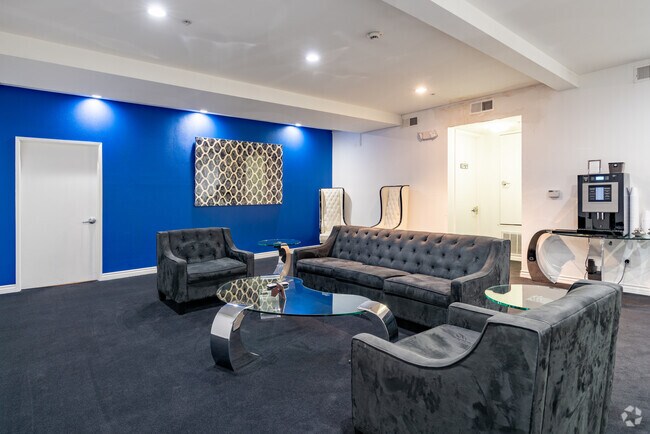 Lounge - Hawthorne Regency Apartments