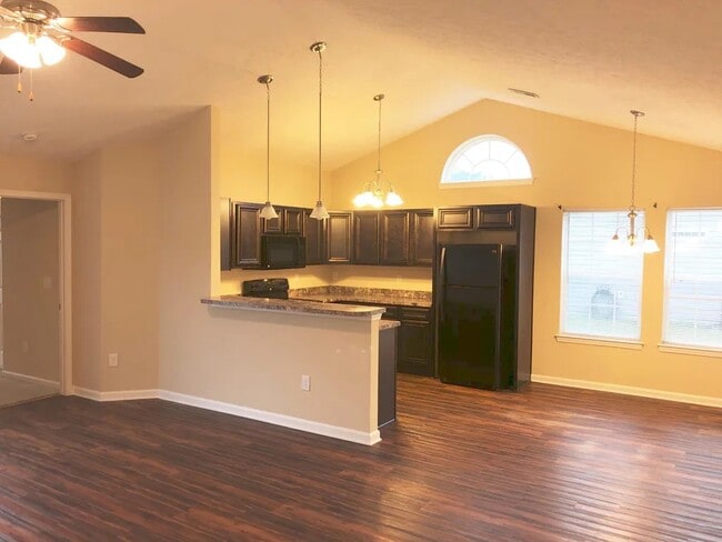 Photo - 230 Encore Cir