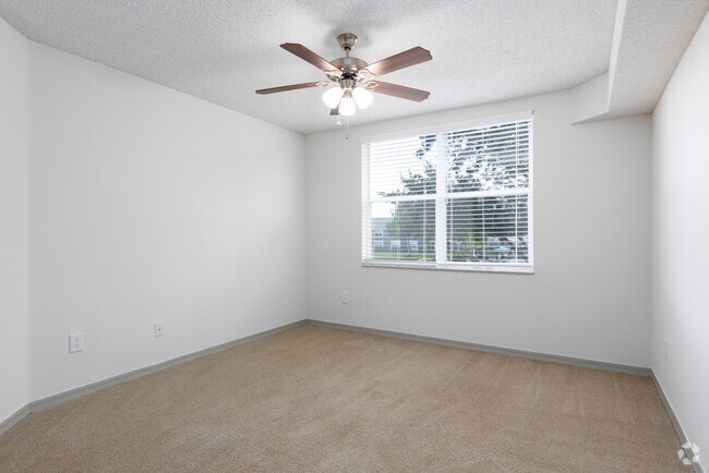 1BR, 1BA - 713SF