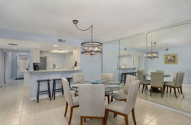 Photo - 609 Shorewood Dr Unit 203