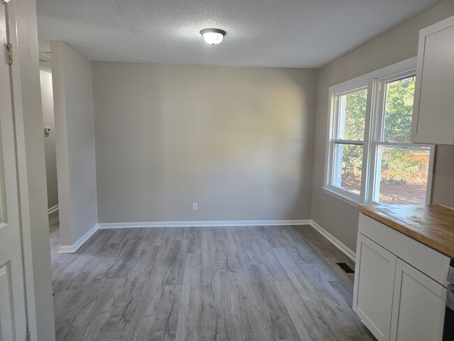 Photo - NEW LISTING!!!!!