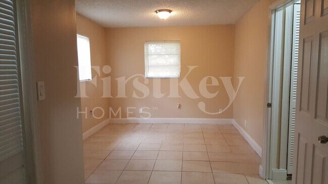 Photo - 1344 W River Dr