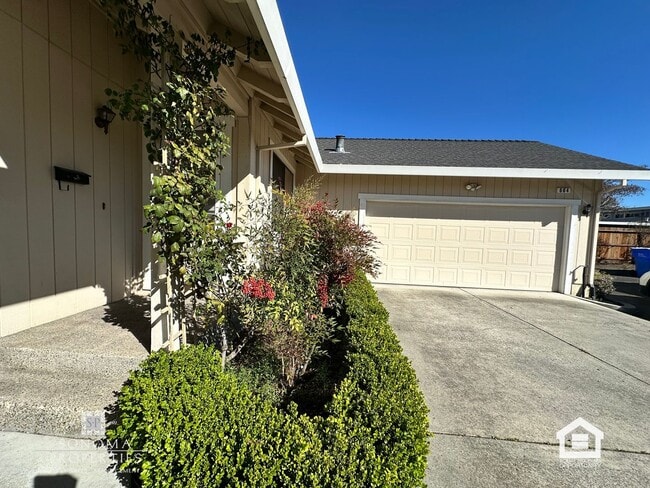 Photo - 2BD/2BA Duplex, Close to Downtown Sonoma!