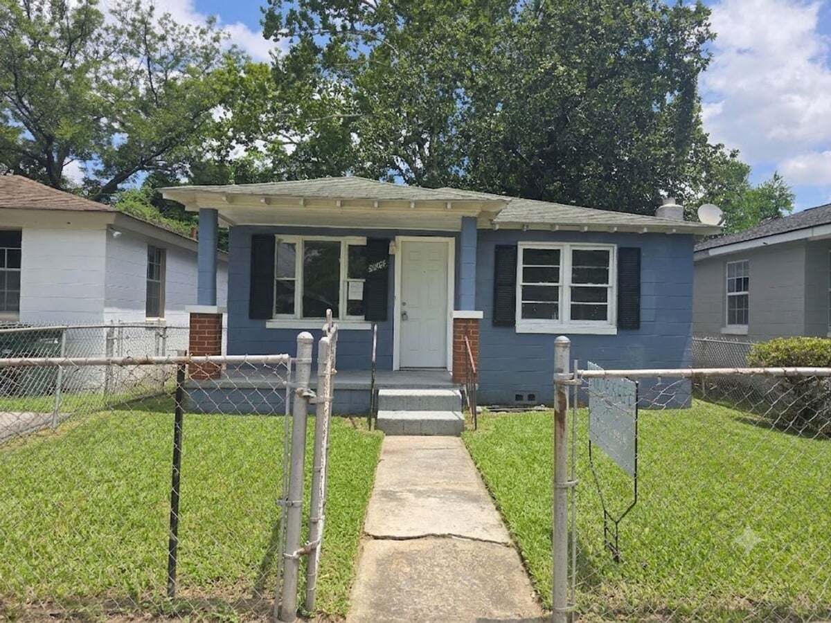 Photo - Charming bungalow with many upgrades on the way!