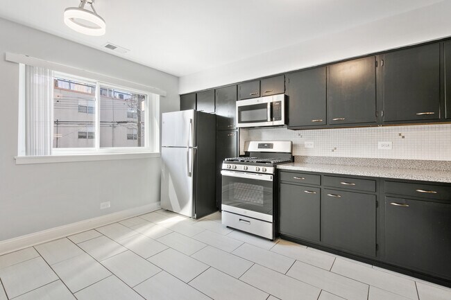 Photo - 2333 W Lunt Ave