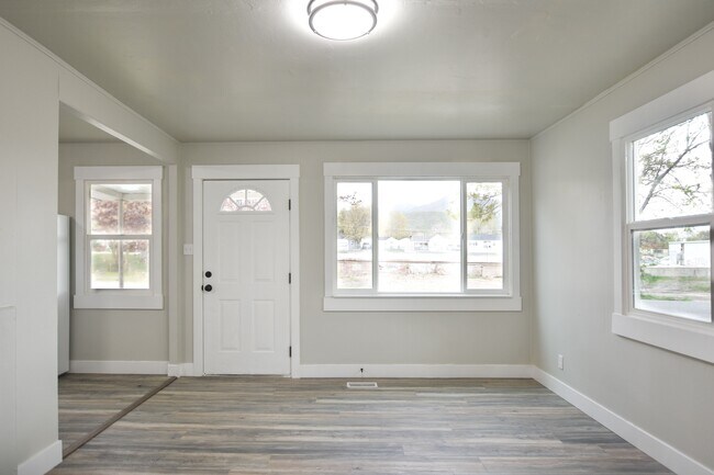 Photo - 263 Maple St