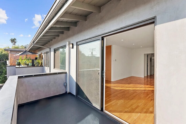 Photo - 1425 N Harper Ave Unidad APT 10