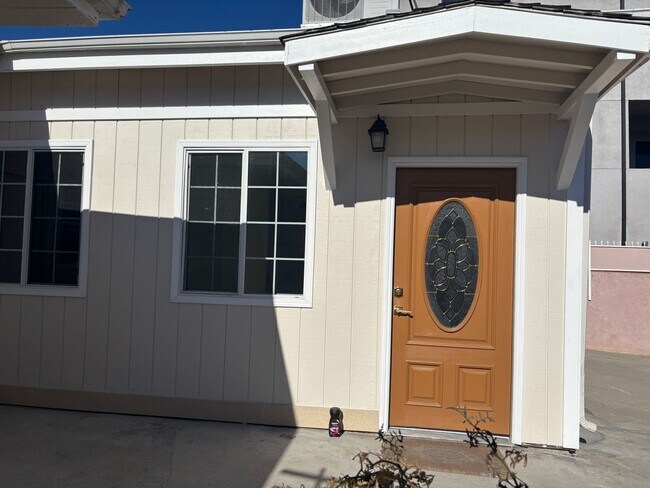 Building Photo - Amazing Standalone 1 Bedroom ADU!