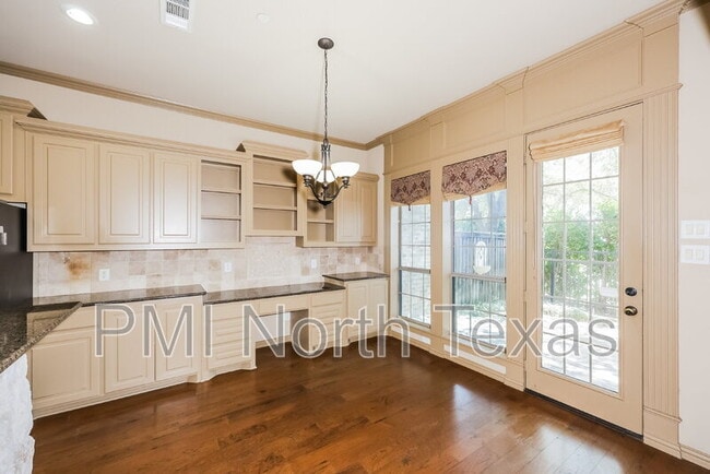 Photo - 5379 Balmoral Dr