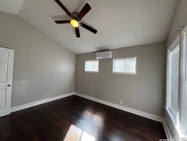 Photo - 825 W Russell Pl